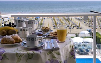 Hotel Mirafiori - Taliansko Lido di Jesolo - pobyty autobusovou a individuálnou dopravou CK TURANCAR