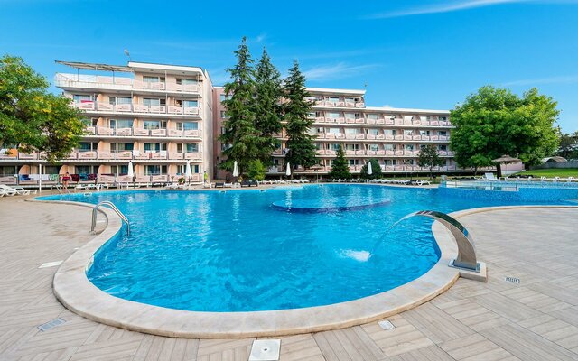 Hotel Belitsa - bazén  letecký a  autokarový zájazd CK Turancar - Bulharsko stredisko  Primorsko