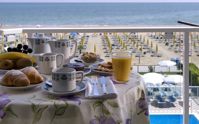 Hotel Mirafiori - Taliansko Lido di Jesolo - pobyty autobusovou a individuálnou dopravou CK TURANCAR