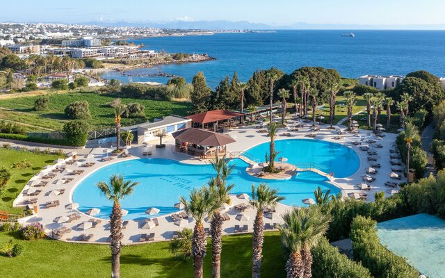 Hotel Kresten Palace - bazén a pláž - letecký zájazd CK Turancar (Rodos, Faliraki)