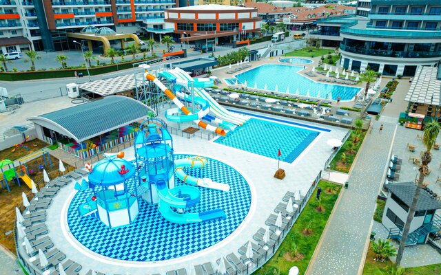 Lonicera Premium - aquapark - letecký zájazd CK Turancar - Turecko, Türkler