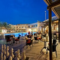 Minos Hotel - bar pri bazéne - letecký zájazd CK Turancar - Kréta, Rethymno