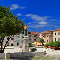 Vila Dalmacija - Makarska - námestie - autobusový zájazd CK Turancar - Chorvátsko, Makarska