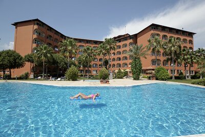 Hotel Club Turtas Beach - relax bazén - letecký zájazd CK Turancar - Turecko Konakli