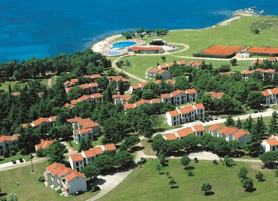 Apartmány Polynesia - areál s bazénom - autobusový zájazd CK Turancar - Chorvátsko, Istria, Umag, Katoro