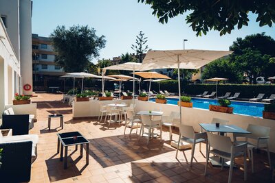 Hotel THB Dos Playas - bazén - letecký zájazd CK Turancar - Malorka, Cala Ratjada