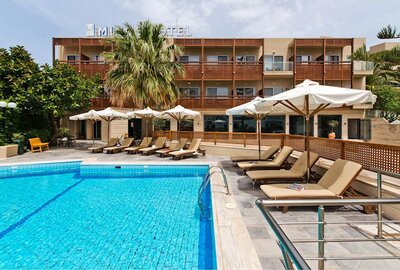Minos Hotel - bazén - letecký zájazd CK Turancar - Kréta, Rethymno