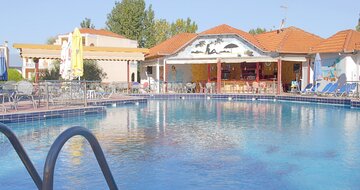 Letecký zájazd CK Turancar-Paralia-Hotel Grand Platon-bazén a bar pri bazéne