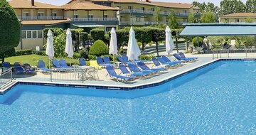 Letecký zájazd CK Turancar-Paralia-Hotel Grand Platon - budova hotela, bazén