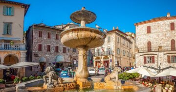 CK Turancar, autobusový poznávací zájazd, Umbria - potulky srdcom Talianska, Assisi, Piazza del Comune