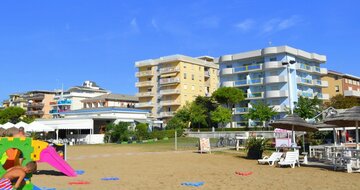 Rezidencia ADRIATICO priamo na pláži v BIBIONE SPIAGGIA, zájazdy autobusovou a individuálnou dopravou do Talianska CK TURANCAR