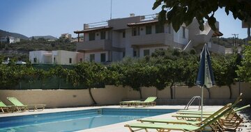 Hotel Prinos apartments - bazén - letecký zájazd CK Turancar - Kréta, Hersonissos