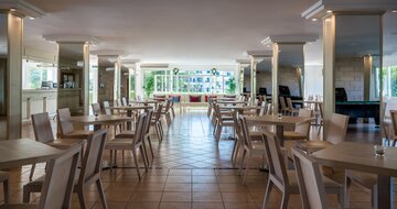 Hotel THB Dos Playas - lobby bar - letecký zájazd CK Turancar - Malorka, Cala Ratjada