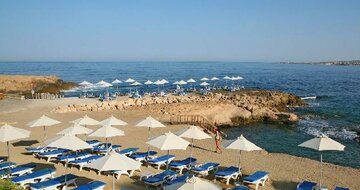 Cynthiana Beach Hotel - pláž - letecký zájazd CK Turancar - Cyprus, Paphos