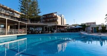 Minos Hotel - bazén - letecký zájazd CK Turancar - Kréta, Rethymno