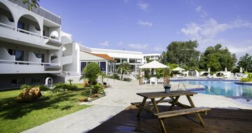 Hotel Happy Days - hotel s bazénom - letecký zájazd CK Turancar (Rodos, Theologos)